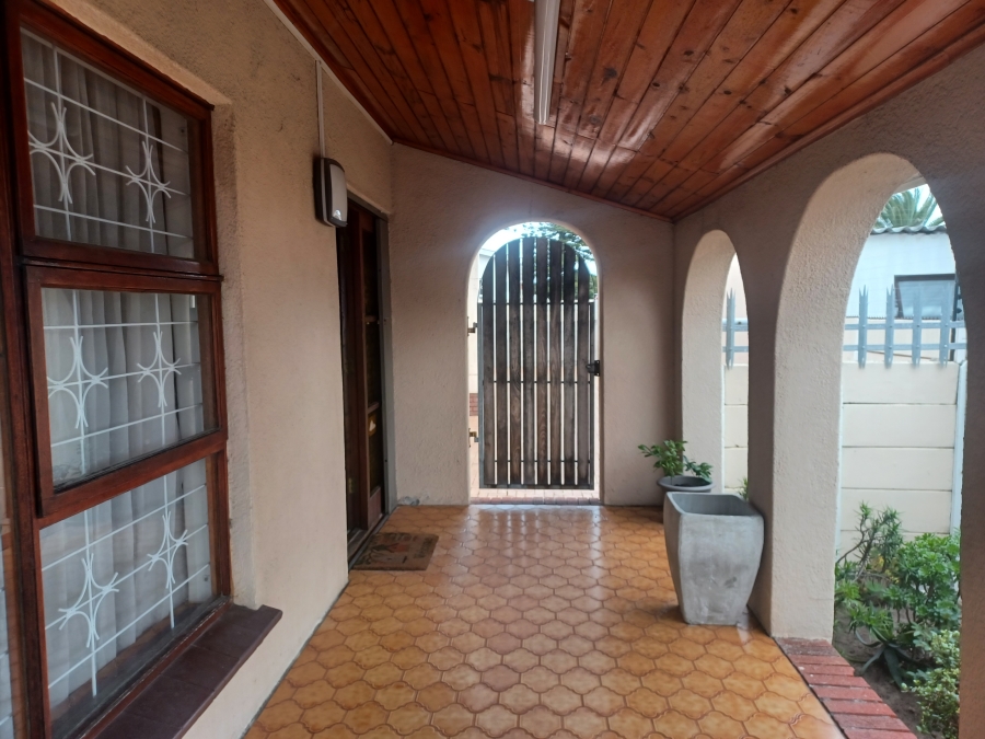 7 Bedroom Property for Sale in Cravenby Western Cape